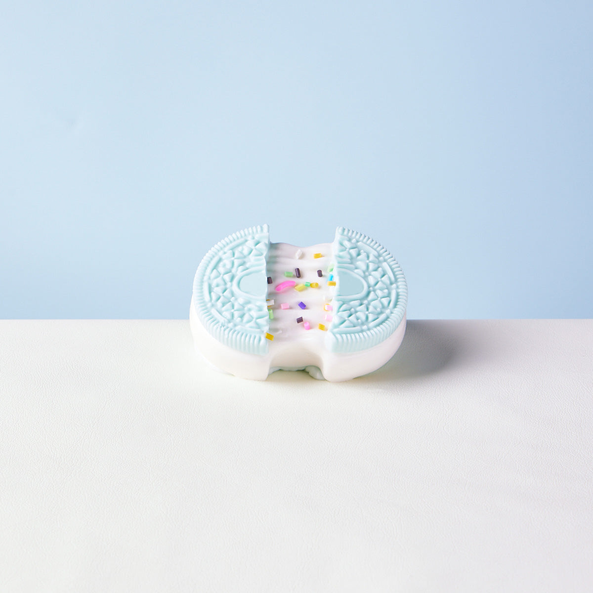 White-blue Stretchy Cookie Sandwich Taba Squishy